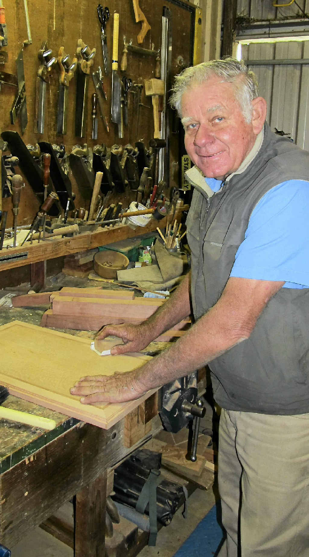 Des in action in his workshop. Photo by Linda Mantova Des in action in his workshop. Photo by Linda Mantova